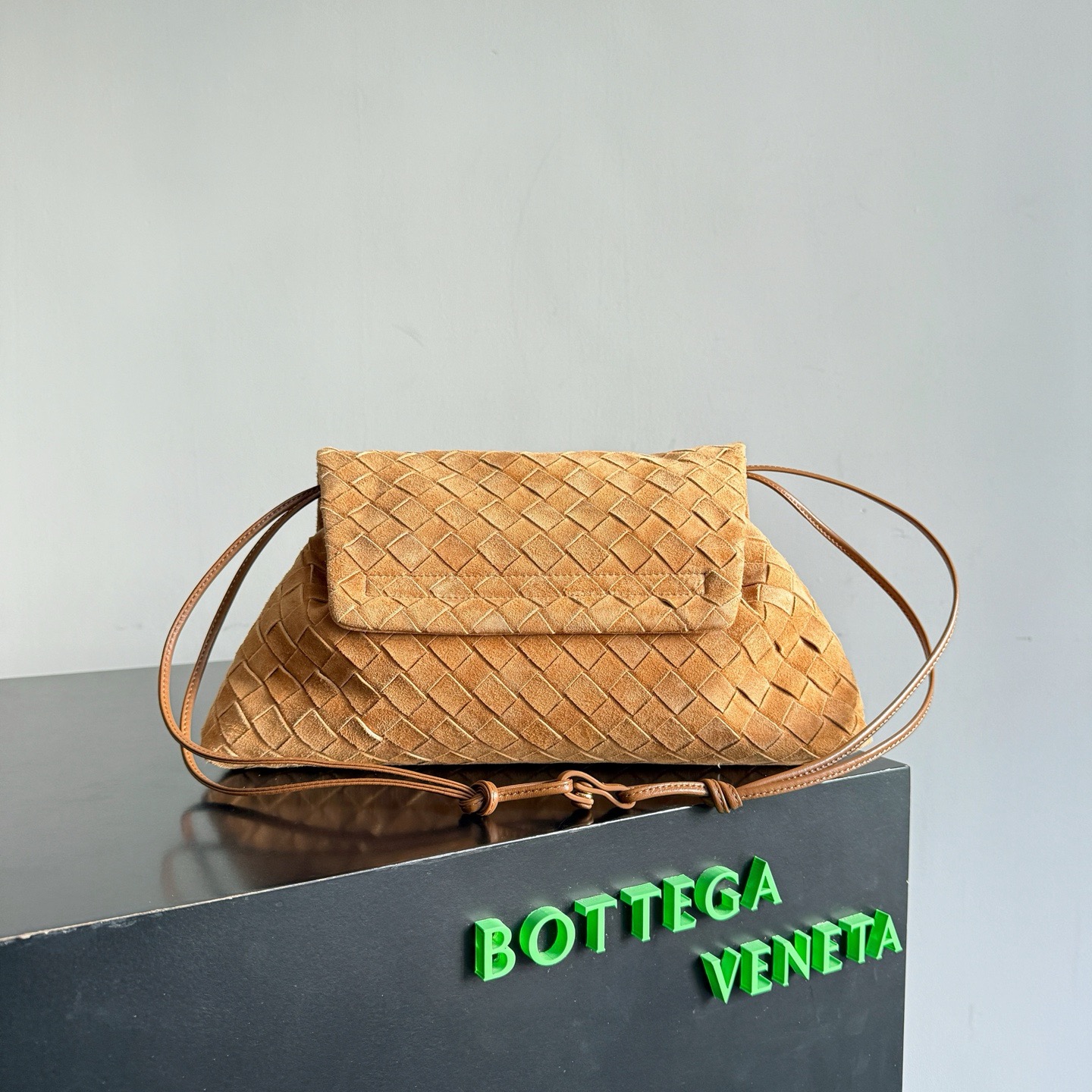 BV Giorno clutch bag camel suede Intrecciato woven