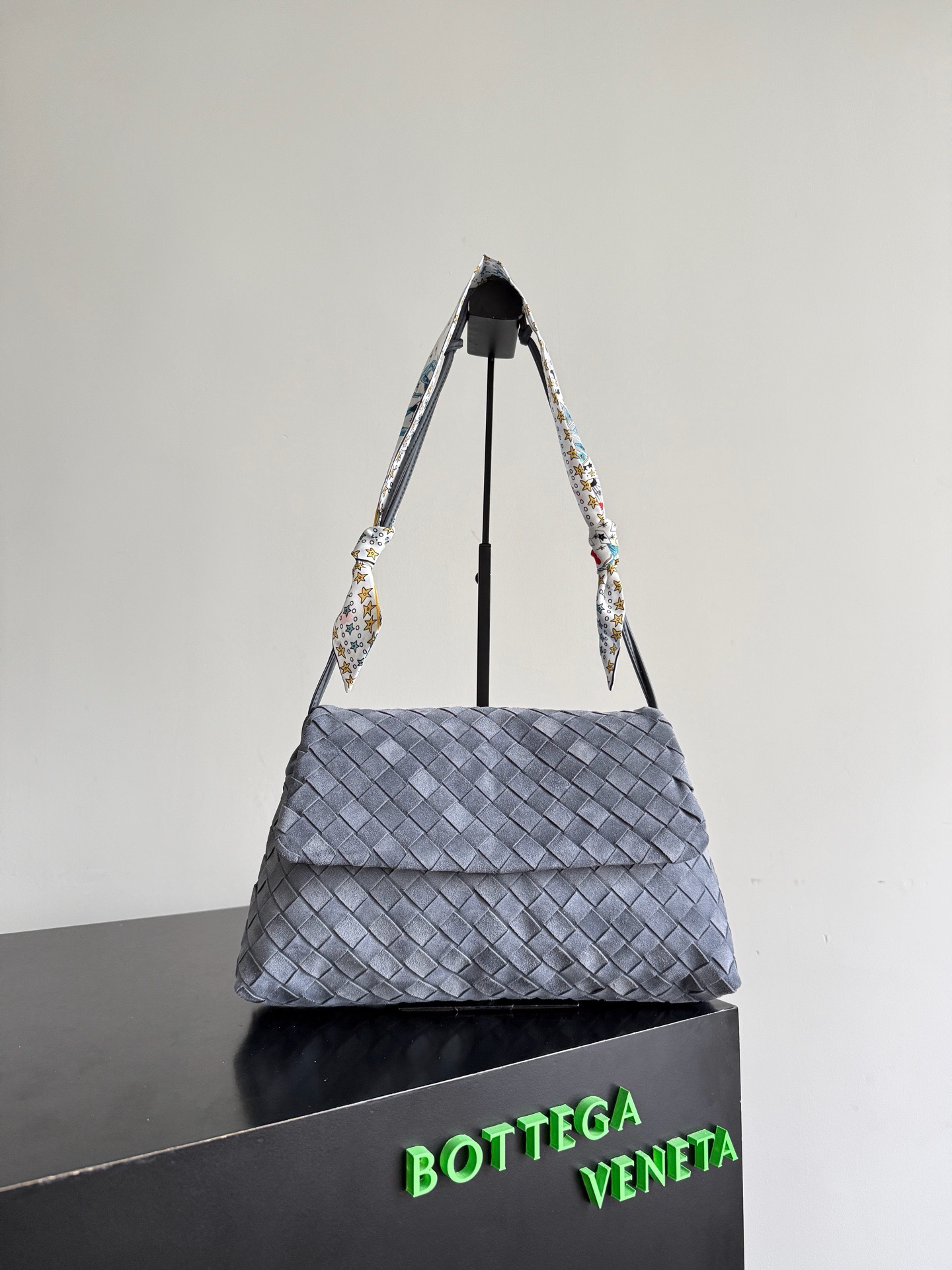 BV Giorno clutch bag grey suede Intrecciato woven
