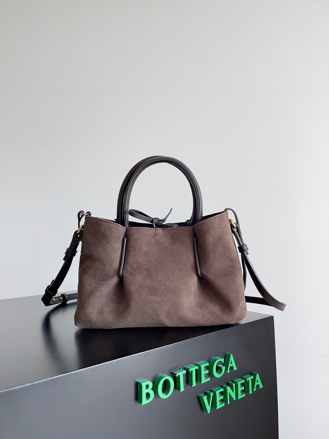 BV Pinacoteca mini tote bag chocolate brown Intrecciato woven smooth cow leather