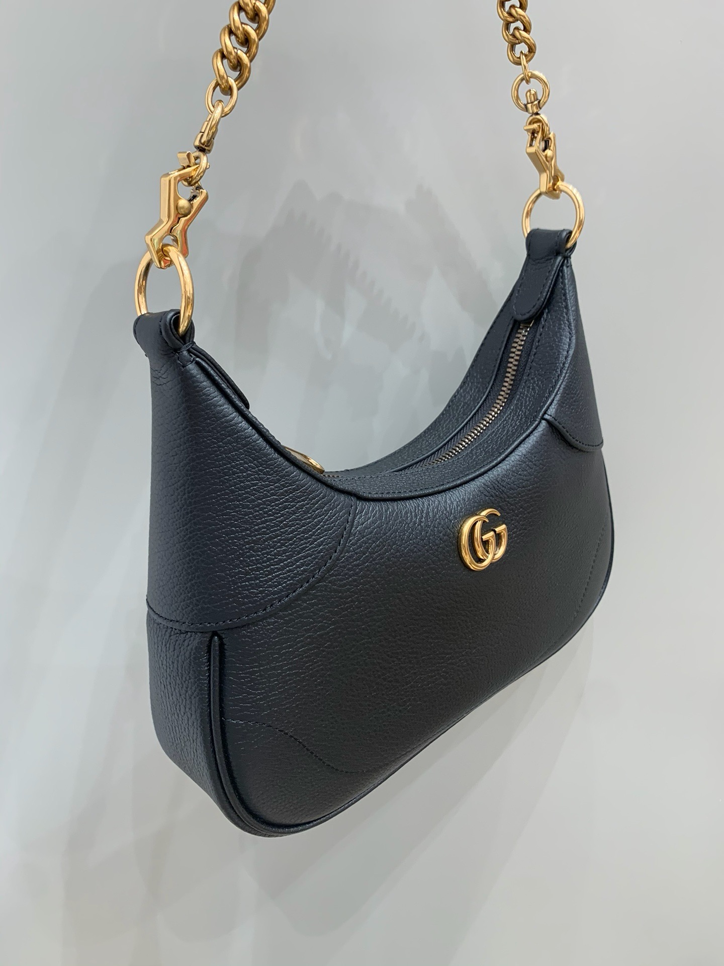 Gucci GG hobo underarm bag black cow leather with chain