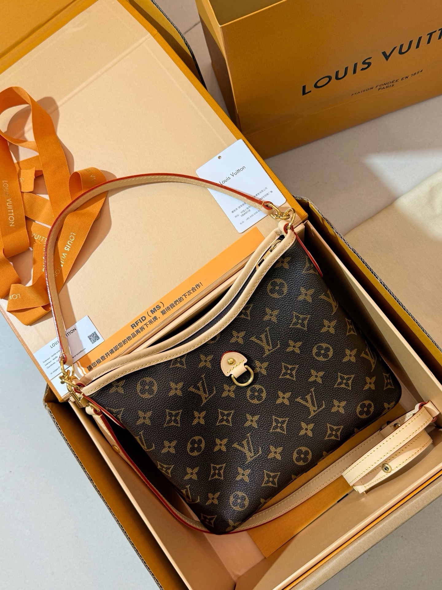 LV M28423 monogram natural Lineup BB shoulder 