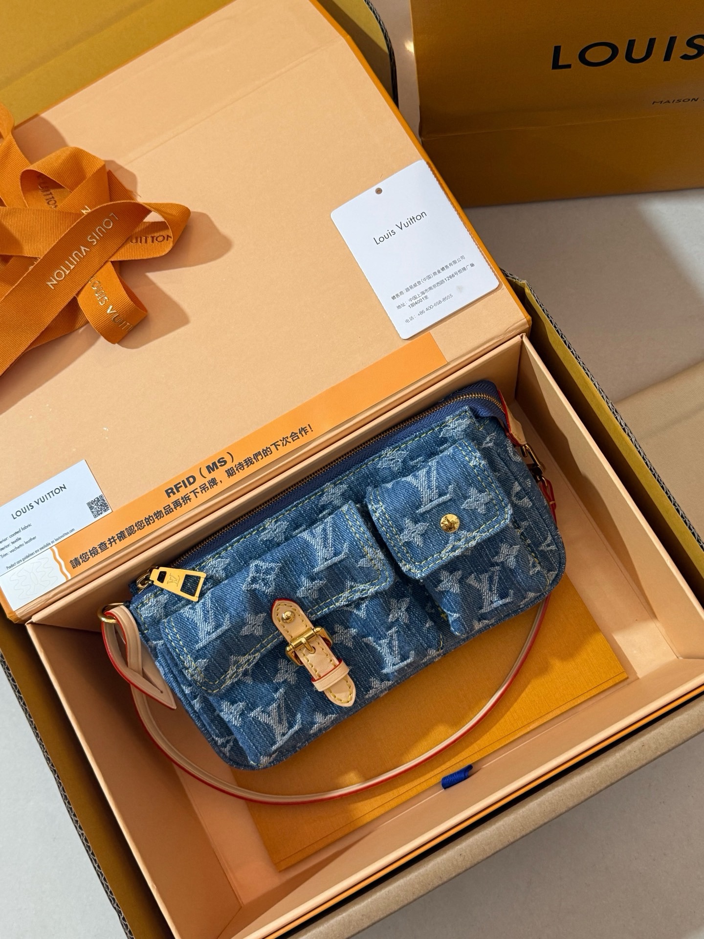 LV M27602 bleu denim Pochette Accessoire Cargo underarm bag