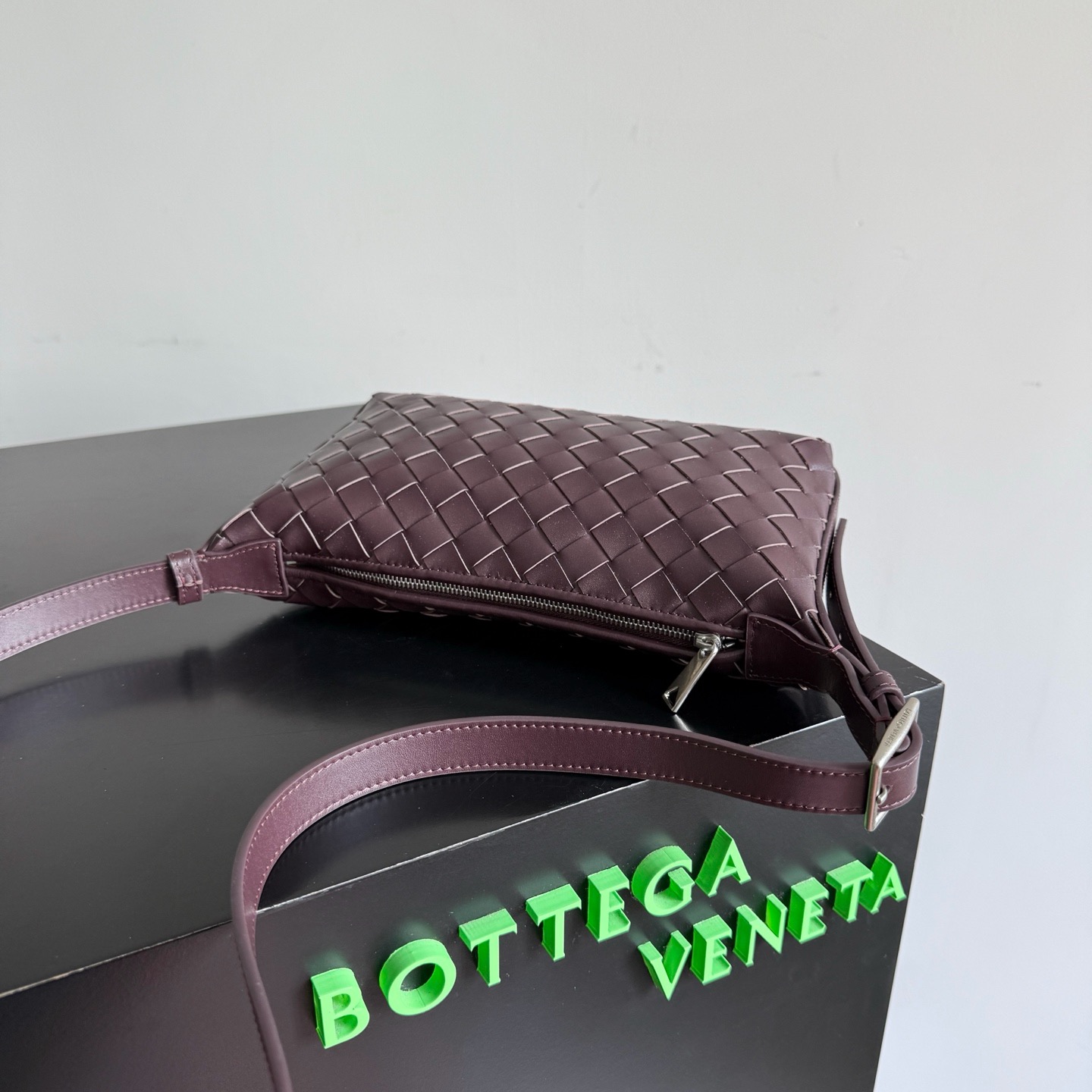 Bottega Veneta Traveler wine red calfskin woven phone bag
