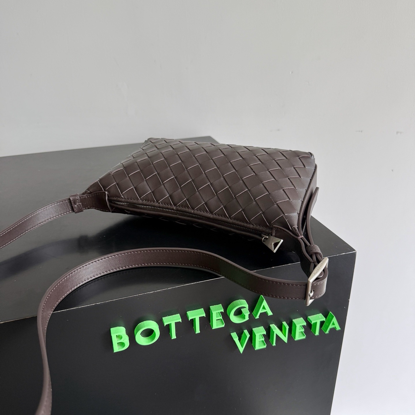 Bottega Veneta Traveler coffee calfskin woven phone bag