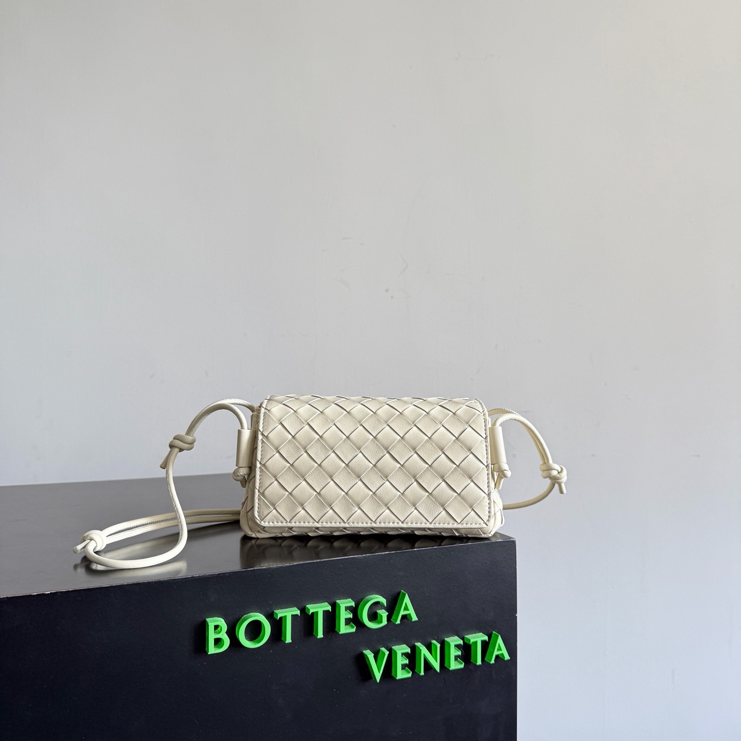 Bottega Veneta Off White Notturno woven shoulder handbag