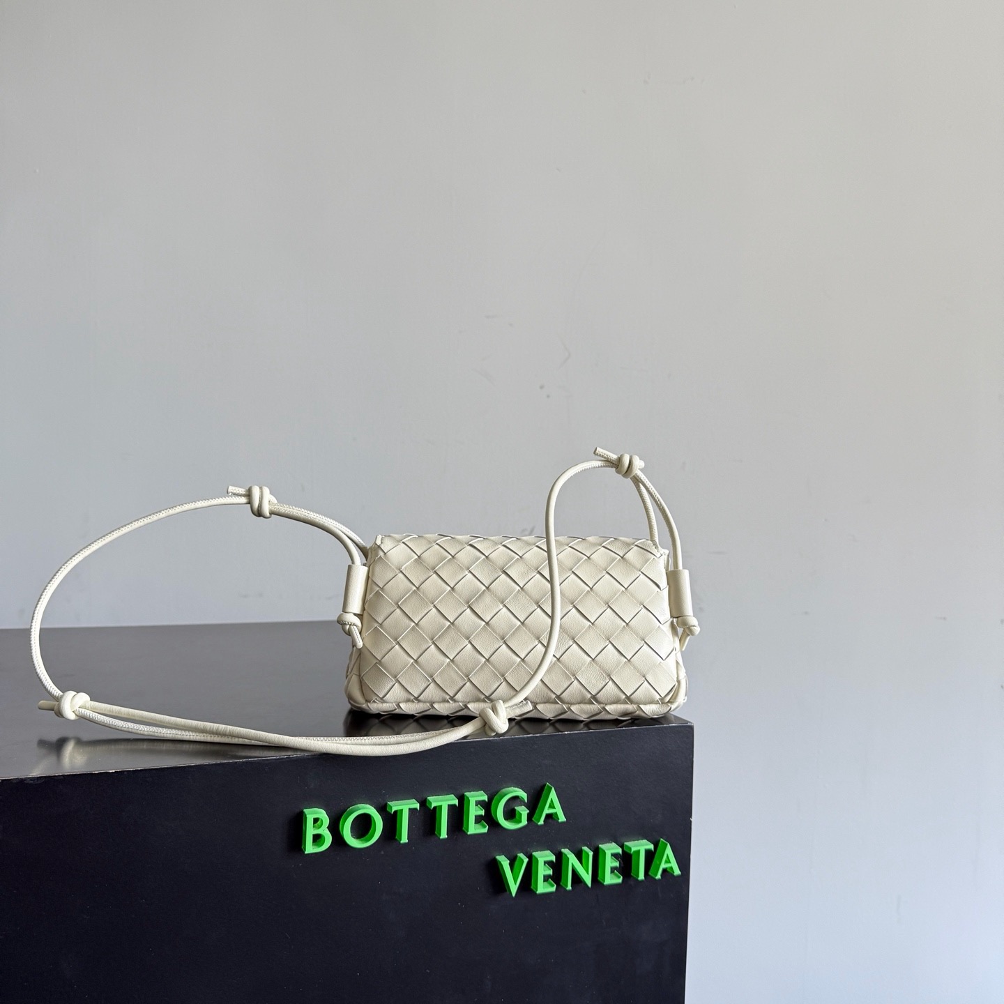 Bottega Veneta Off White Notturno woven shoulder handbag