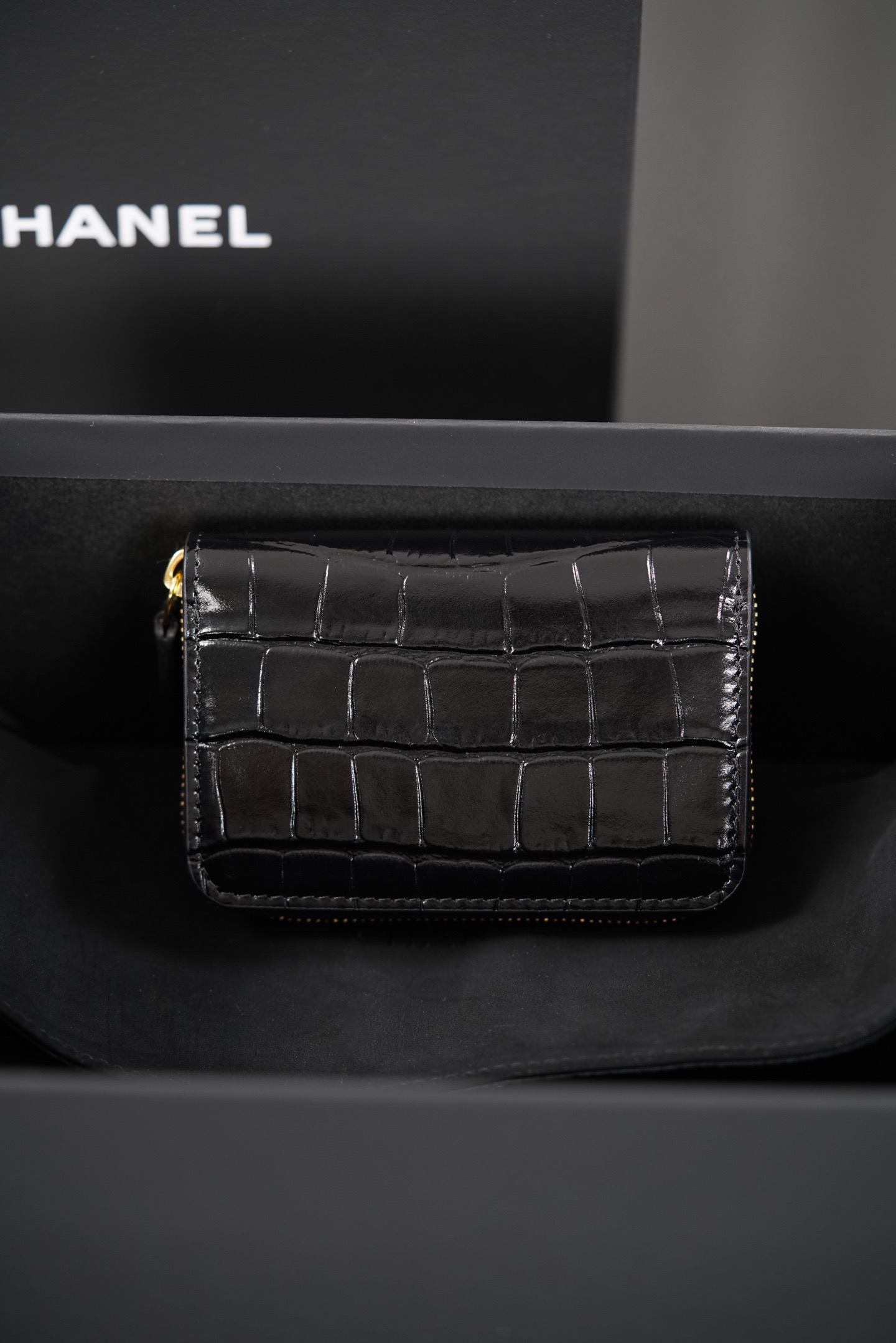 Chanel 26S black crocodile‑embossed zipped card holder