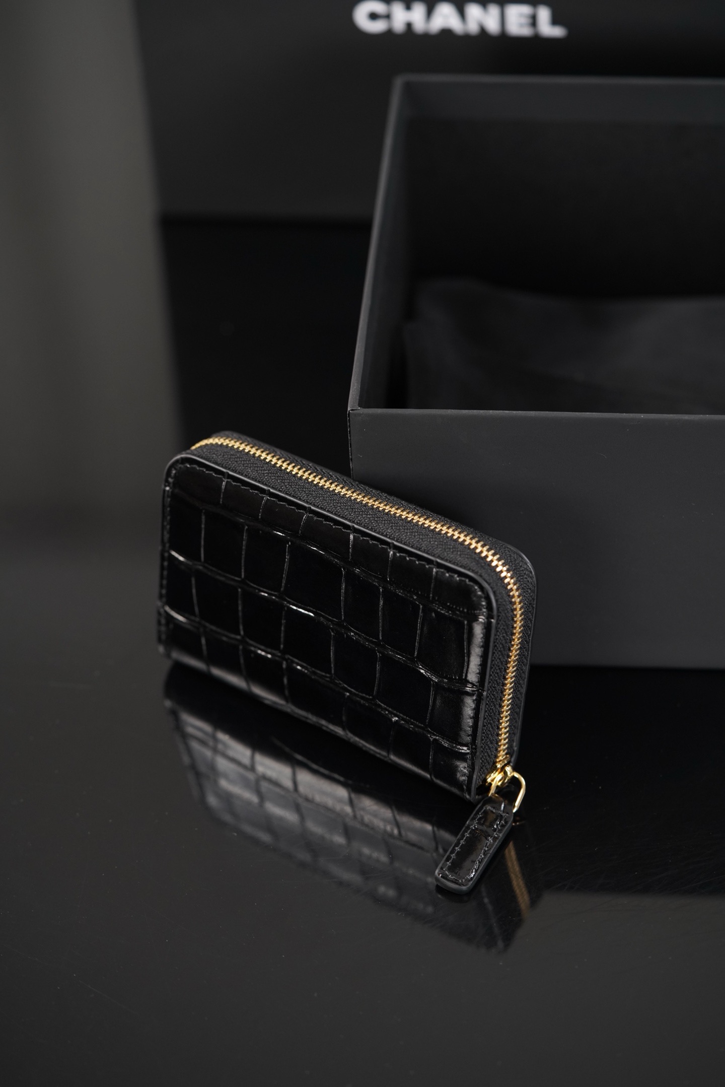 Chanel 26S black crocodile‑embossed zipped card holder