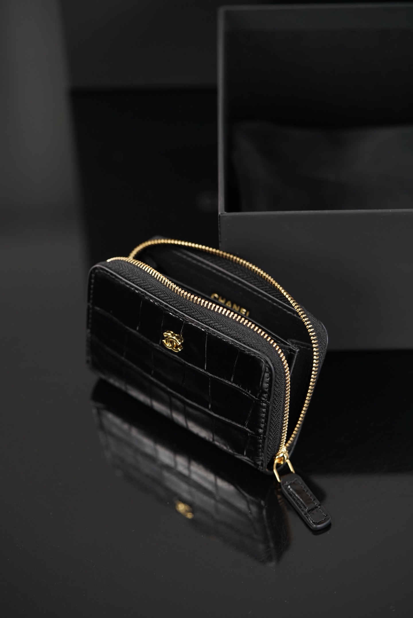 Chanel 26S black crocodile‑embossed zipped card holder