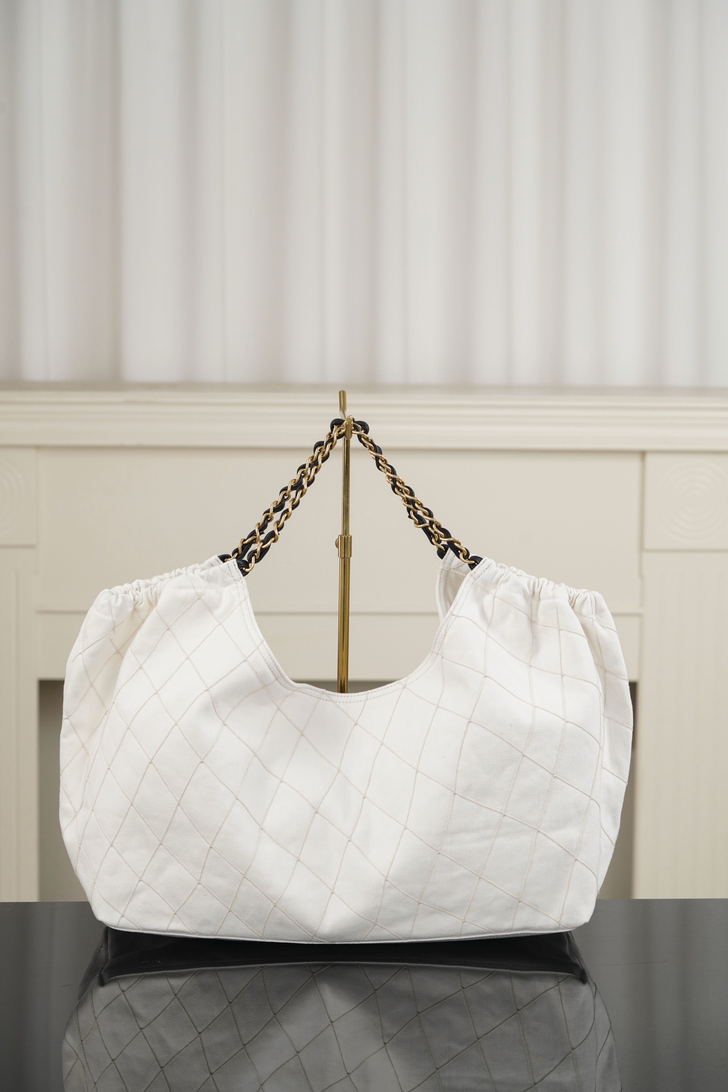 Chanel 26M Coco Beach white quilted canvas tote bag