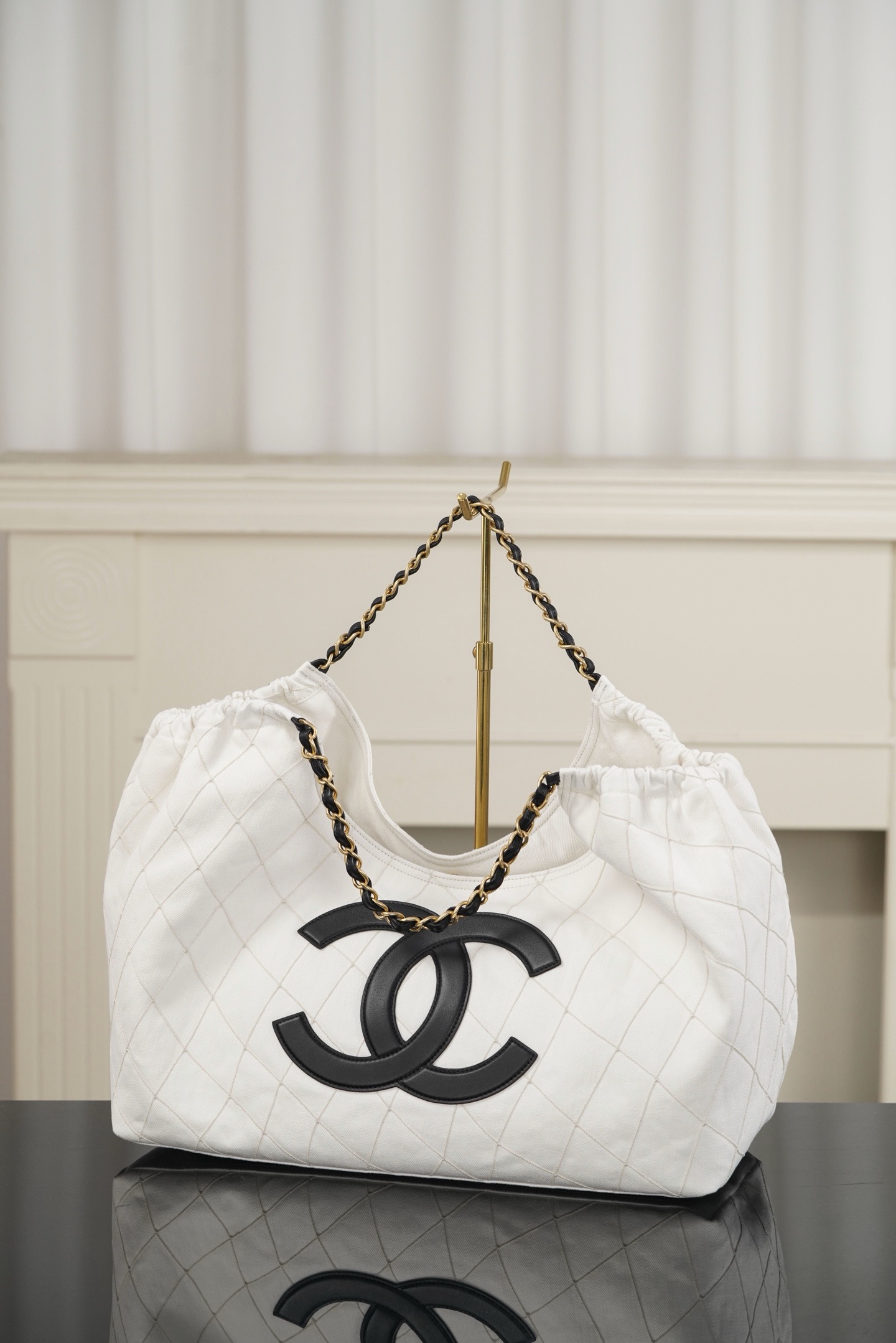Chanel 26M Coco Beach white quilted canvas tote bag
