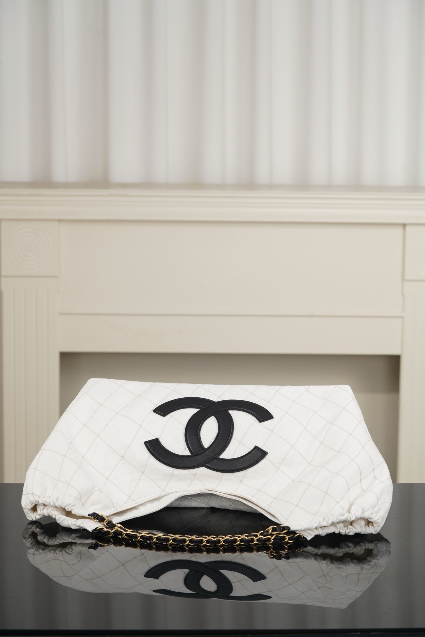 Chanel 26M Coco Beach white quilted canvas tote bag